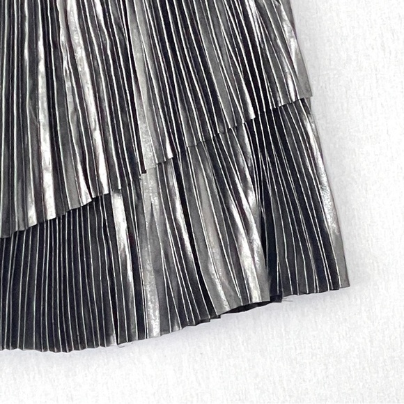 ARITZIA Wilfred Bethune Silver Metallic Pleated Skirt NWT - Picture 4 of 9